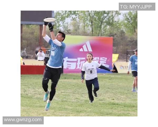 广州飞盘队与武汉飞盘队赛后复盘分析力量对比与战术探讨